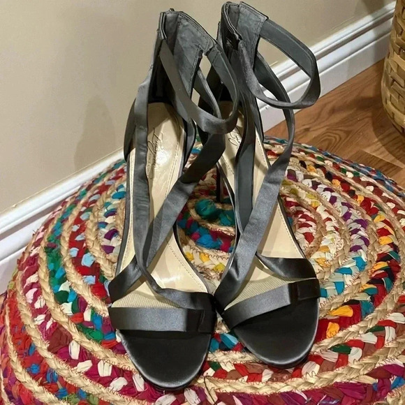 Imagine Vince Camuto Devin satin silver  heels - Picture 1 of 6